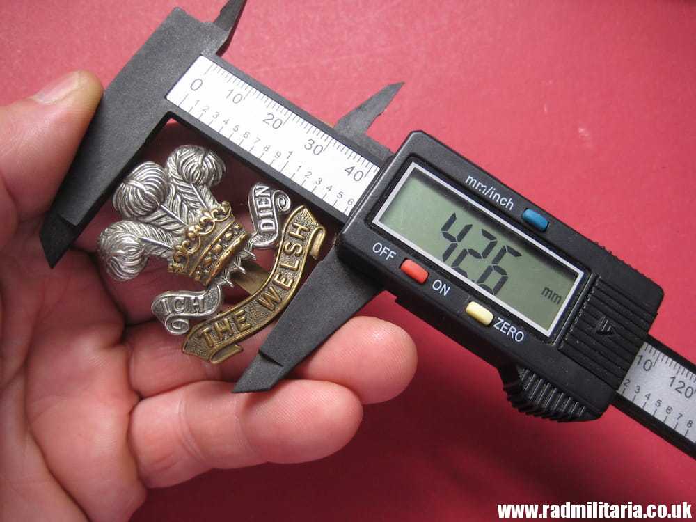 & WW1 original British CAP BADGE - THE WELSH, Welsh Regiment, maker: J. R. Gaunt London. - Image 11