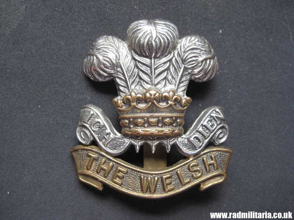 & WW1 original British CAP BADGE - THE WELSH, Welsh Regiment, maker: J. R. Gaunt London. - Image 2