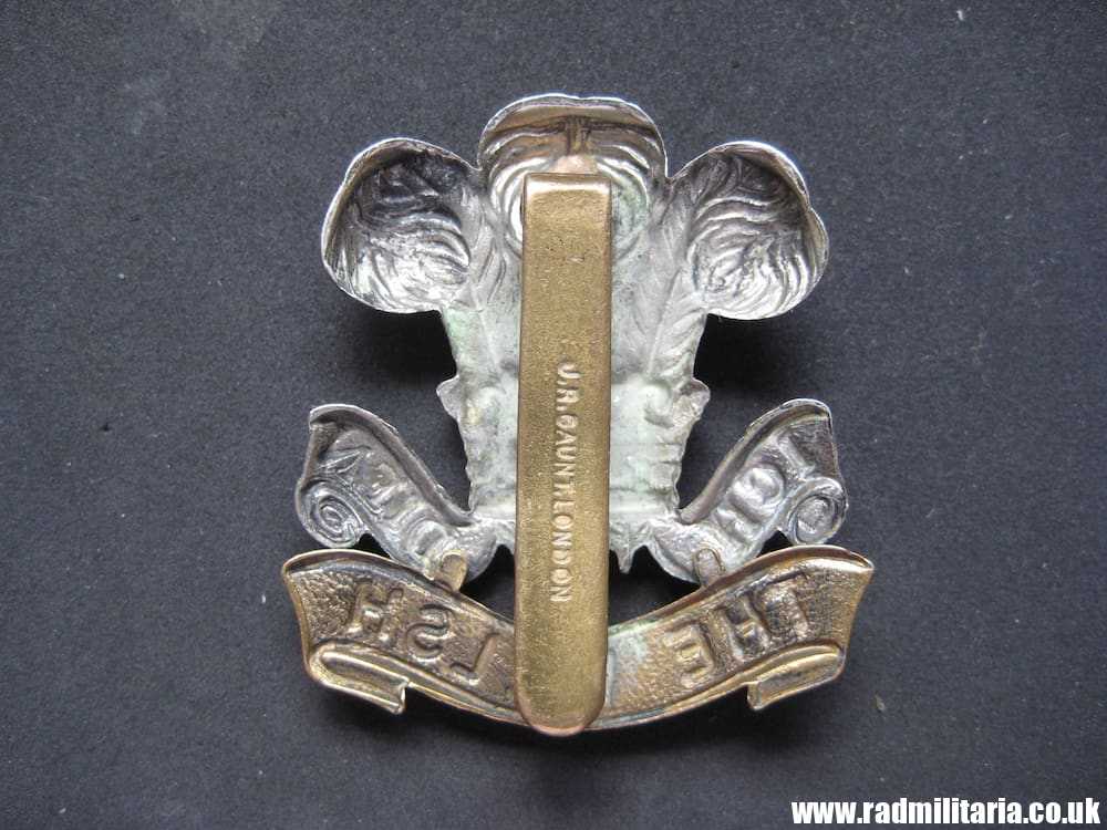 & WW1 original British CAP BADGE - THE WELSH, Welsh Regiment, maker: J. R. Gaunt London. - Image 3