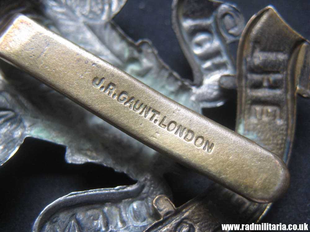 & WW1 original British CAP BADGE - THE WELSH, Welsh Regiment, maker: J. R. Gaunt London. - Image 12