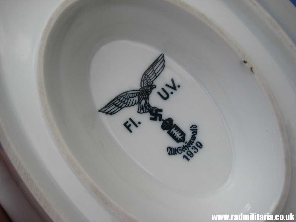 & original German LUFTWAFFE porcelain SAUCE BOAT / GREAVY BOAT FL.U.V. 1939 in very good condition. - Image 3