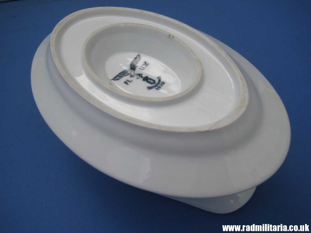 & original German LUFTWAFFE porcelain SAUCE BOAT / GREAVY BOAT FL.U.V. 1939 in very good condition. - Image 6