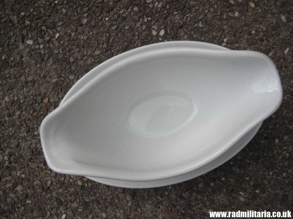 & original German LUFTWAFFE porcelain SAUCE BOAT / GREAVY BOAT FL.U.V. 1939 in very good condition. - Image 9