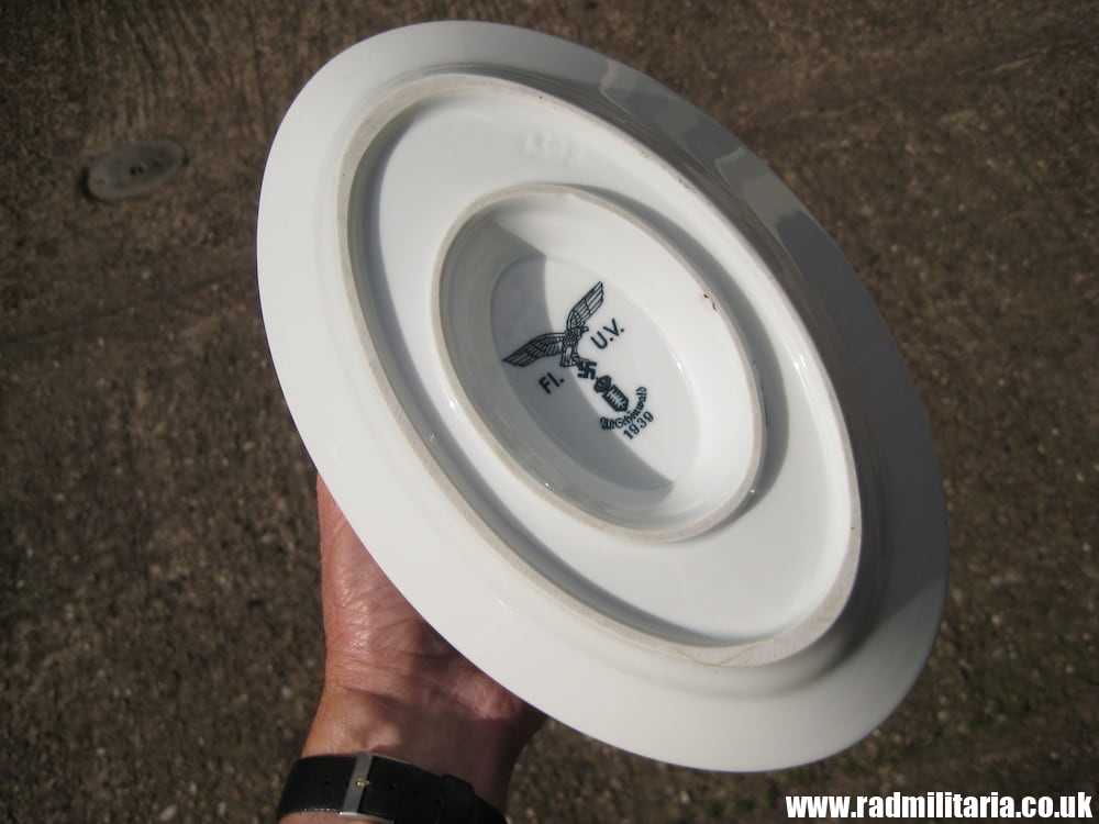 & original German LUFTWAFFE porcelain SAUCE BOAT / GREAVY BOAT FL.U.V. 1939 in very good condition. - Image 15