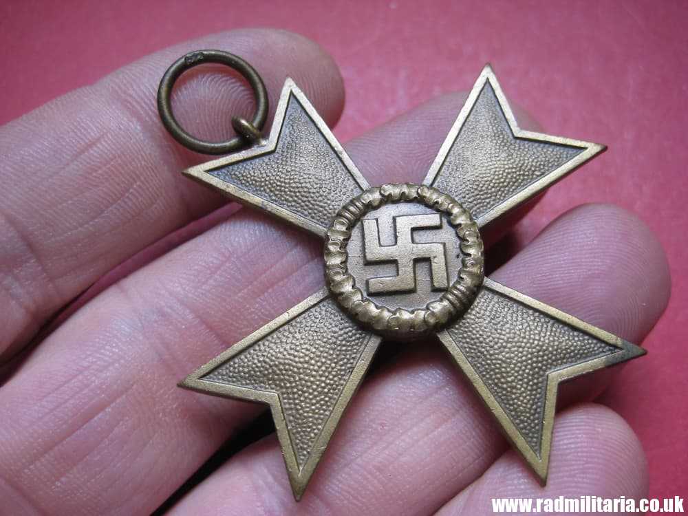 & WW2 original German War Merit Cross 2nd Class - KVK Kriegsverdienstkreuz 2. Klasse, maker: "52". - Image 10