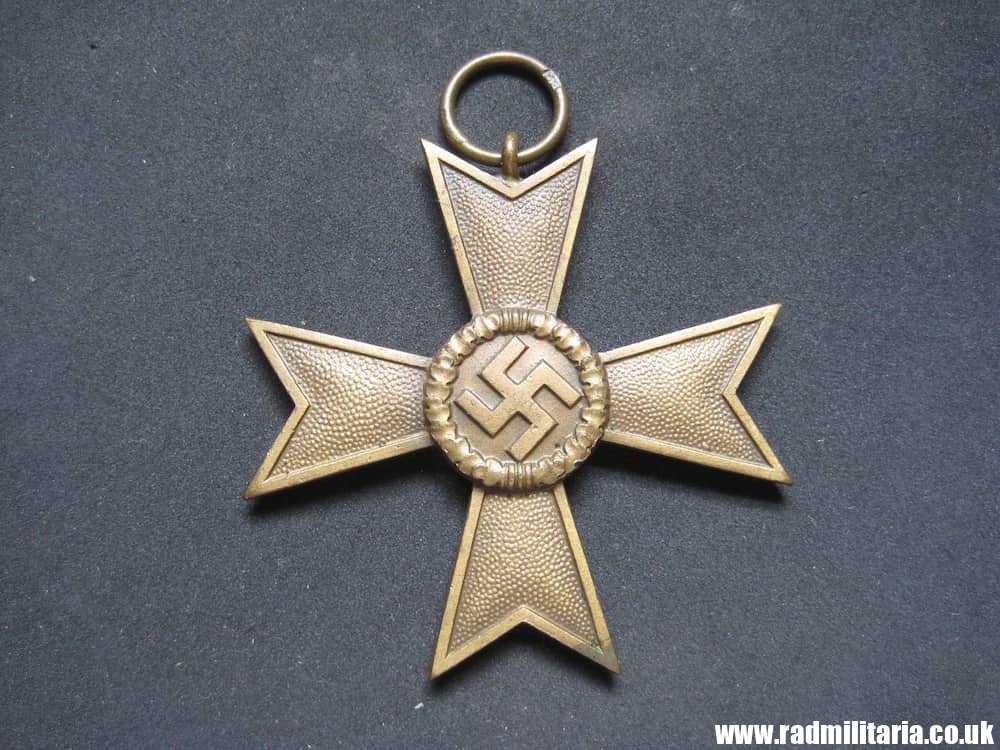 & WW2 original German War Merit Cross 2nd Class - KVK Kriegsverdienstkreuz 2. Klasse, maker: "52". - Image 2
