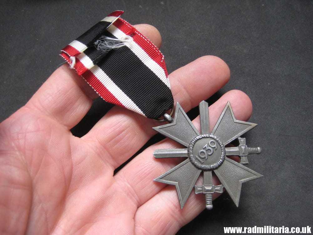 & WW2 original German War Merit Cross 2nd Class - KVK Kriegsverdienstkreuz 2. Klasse, maker: "64". - Image 6