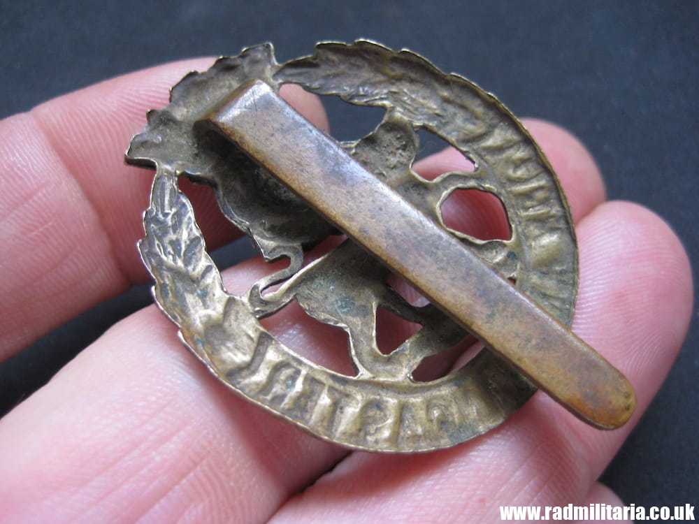 & WW1 British Regimental badge - CAP BADGE: York and Lancaster Regiment. - Image 7