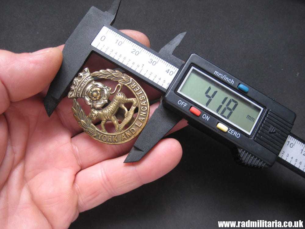 & WW1 British Regimental badge - CAP BADGE: York and Lancaster Regiment. - Image 10