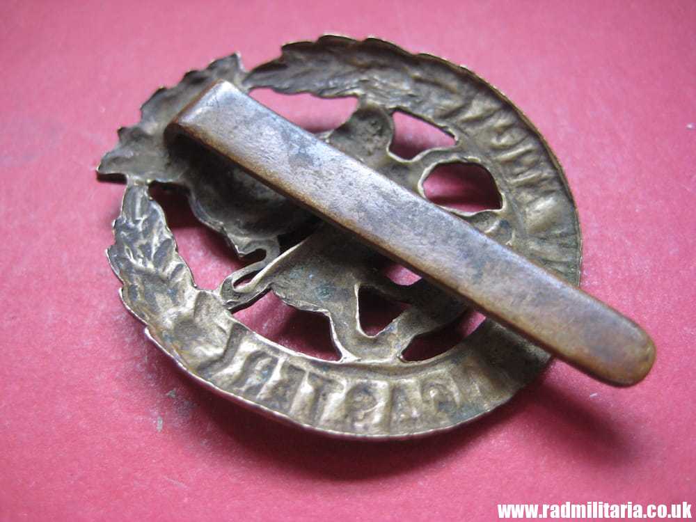 & WW1 British Regimental badge - CAP BADGE: York and Lancaster Regiment. - Image 11