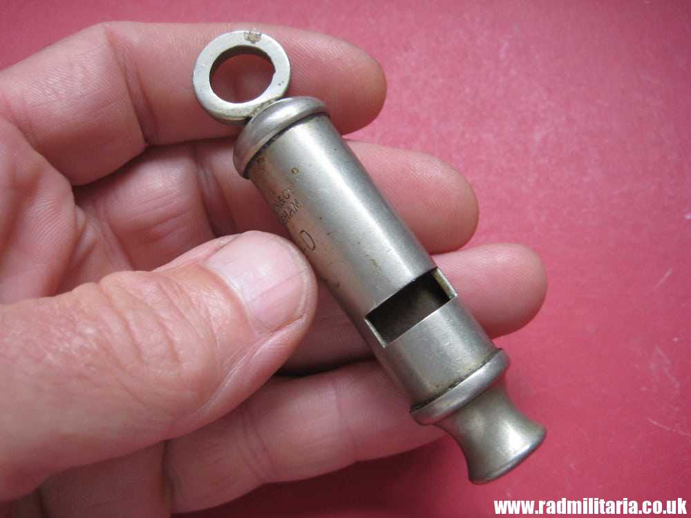& WW2 original British MILITARY WHISTLE with date 1940 maker: J. HUDSON Birmingham. - Image 3
