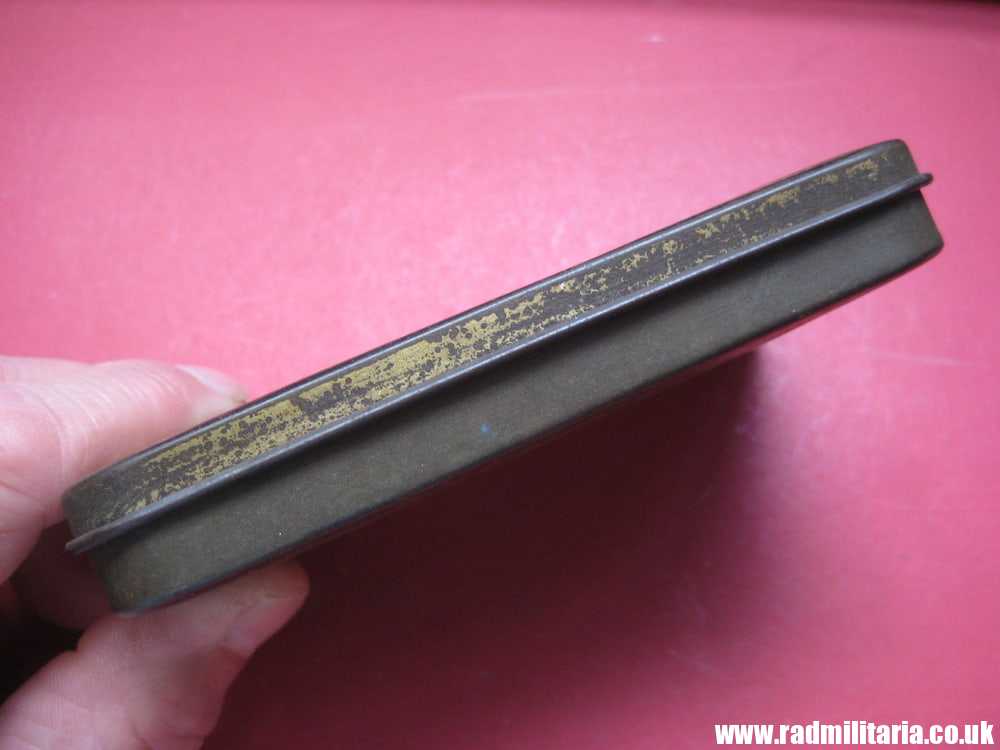 & WW1 original British TIN - CHRISTMAS 1944 in used condition. - Image 6