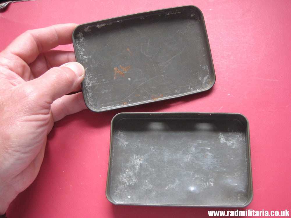 & WW1 original British TIN - CHRISTMAS 1944 in used condition. - Image 4