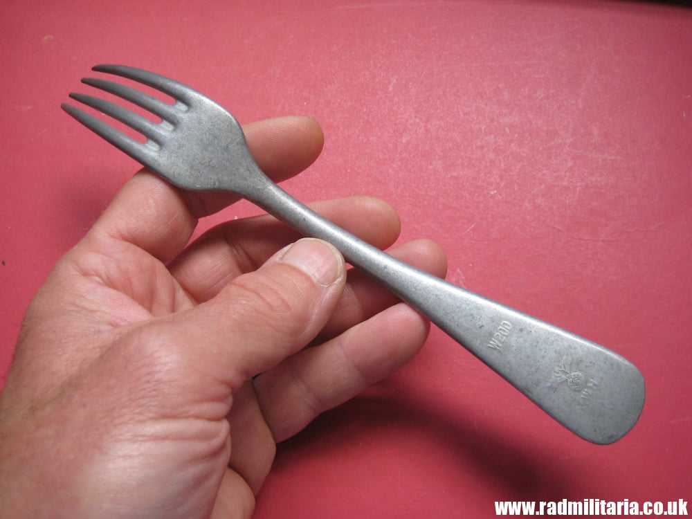 & WW2 genuine German FORK with EAGLE marked: WH and W200, aluminum - 3RD REICH CUTLERY. - Image 4