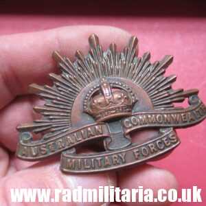 & WW1 Australian RISING SUN BADGE Cap Badge, marked: Stokes Melb. original !
