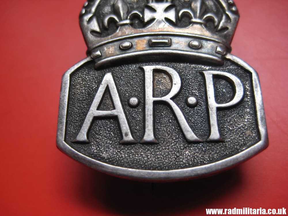 & WW2 British ARP original BADGE for women with no maker marks. - Image 3