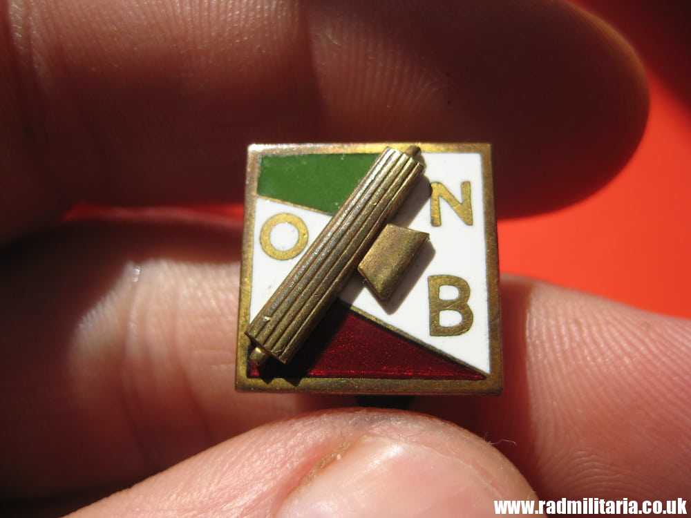 & WW2 original ITALIAN YOUTH Fascist ENAMEL BADGE - ONB: Opera Nationale Balilla, maker: S. Johnson Milano