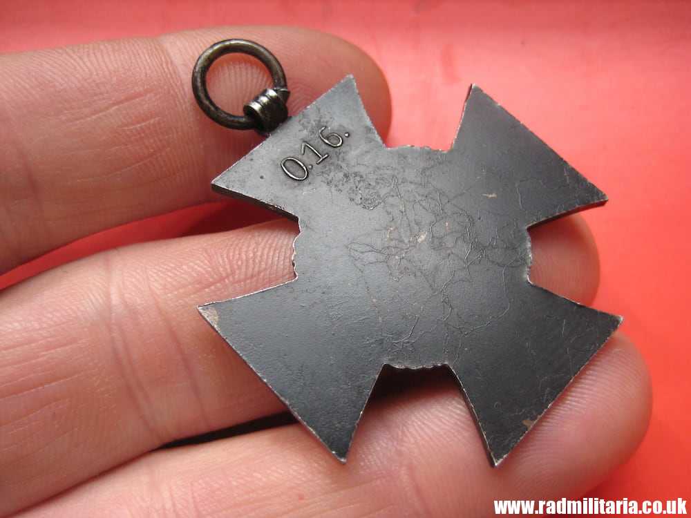 & original WW1 German HINDENBURG CROSS without swords, maker: "0.16." - genuine !! - Image 2