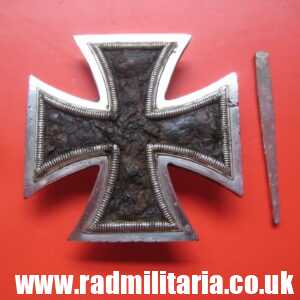 & WW2 genuine GERMAN IRON CROSS - 1st Class, metal detecting find. 100% original.