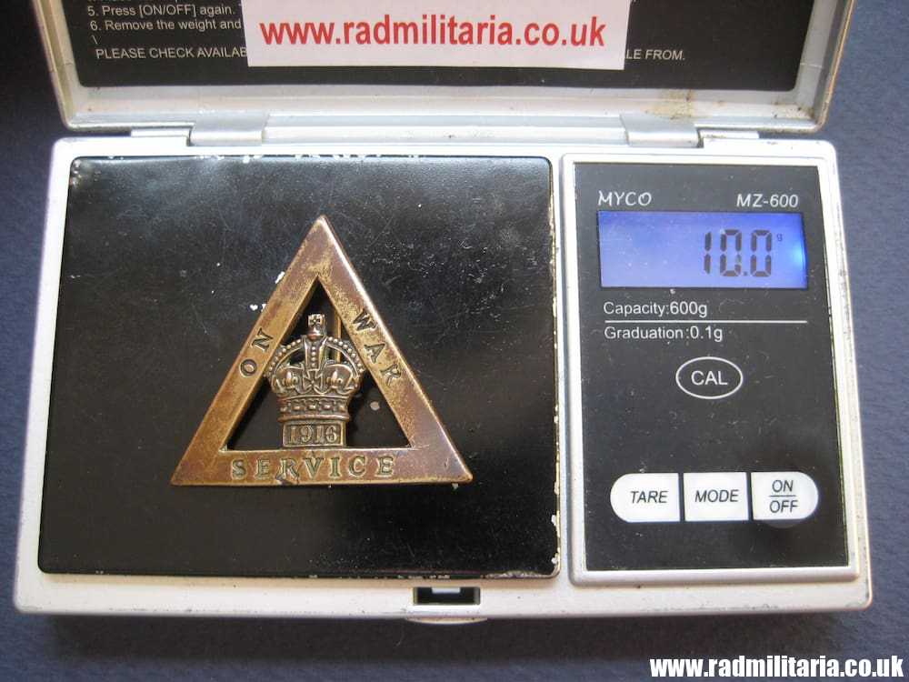 & WW1 British metal BADGE 1916 - ON WAR SERVICE no. 427218, maker: J.R. Gaunt & Son Ltd LONDON. - Image 9