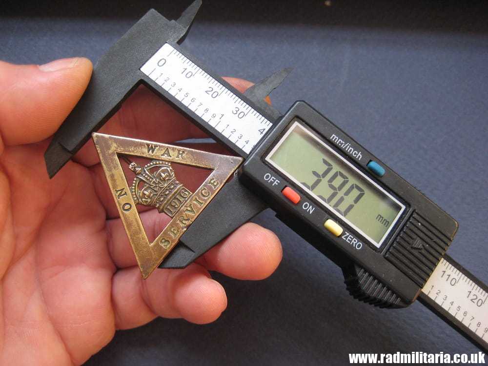 & WW1 British metal BADGE 1916 - ON WAR SERVICE no. 427218, maker: J.R. Gaunt & Son Ltd LONDON. - Image 11