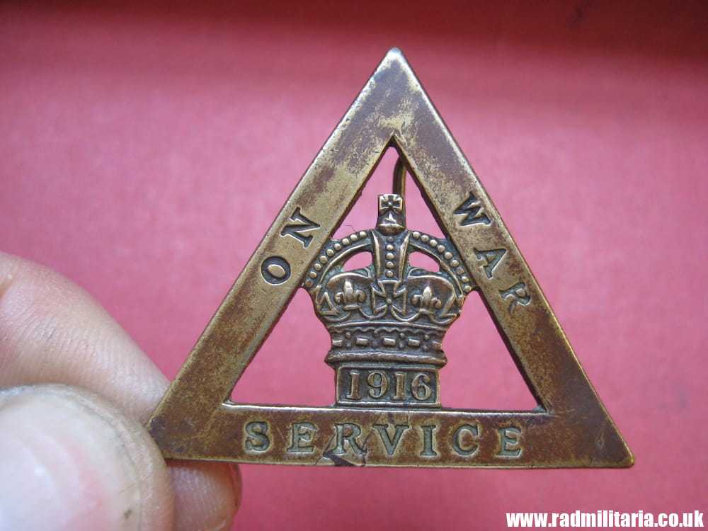 & WW1 British metal BADGE 1916 - ON WAR SERVICE no. 427218, maker: J.R. Gaunt & Son Ltd LONDON. - Image 12