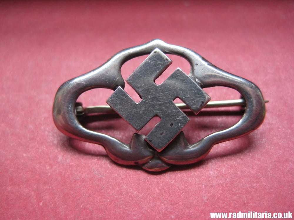 & original solid silver BROCHE BADGE with swastika - British silver marks. - Image 4