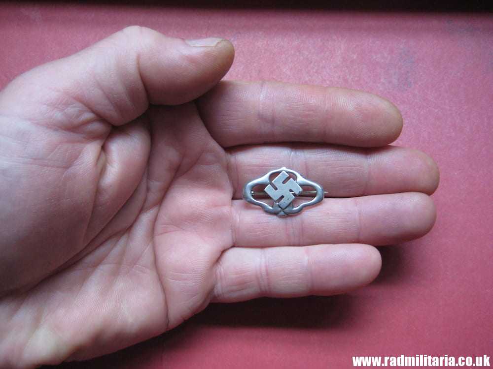 & original solid silver BROCHE BADGE with swastika - British silver marks. - Image 6
