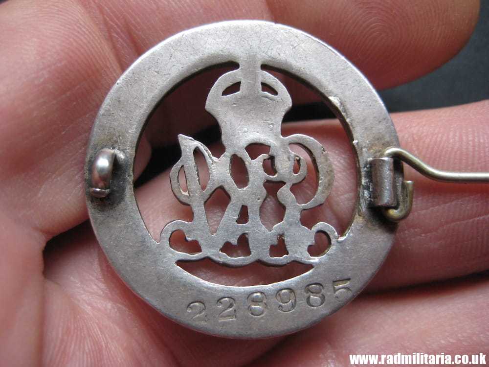 & WW1 British metal BADGE - "FOR KING AND EMPIRE, Services Rendered" no. 228985 - Image 5