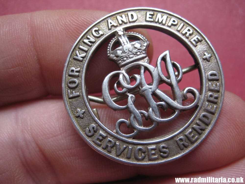 & WW1 British metal BADGE - "FOR KING AND EMPIRE, Services Rendered" no. 228985