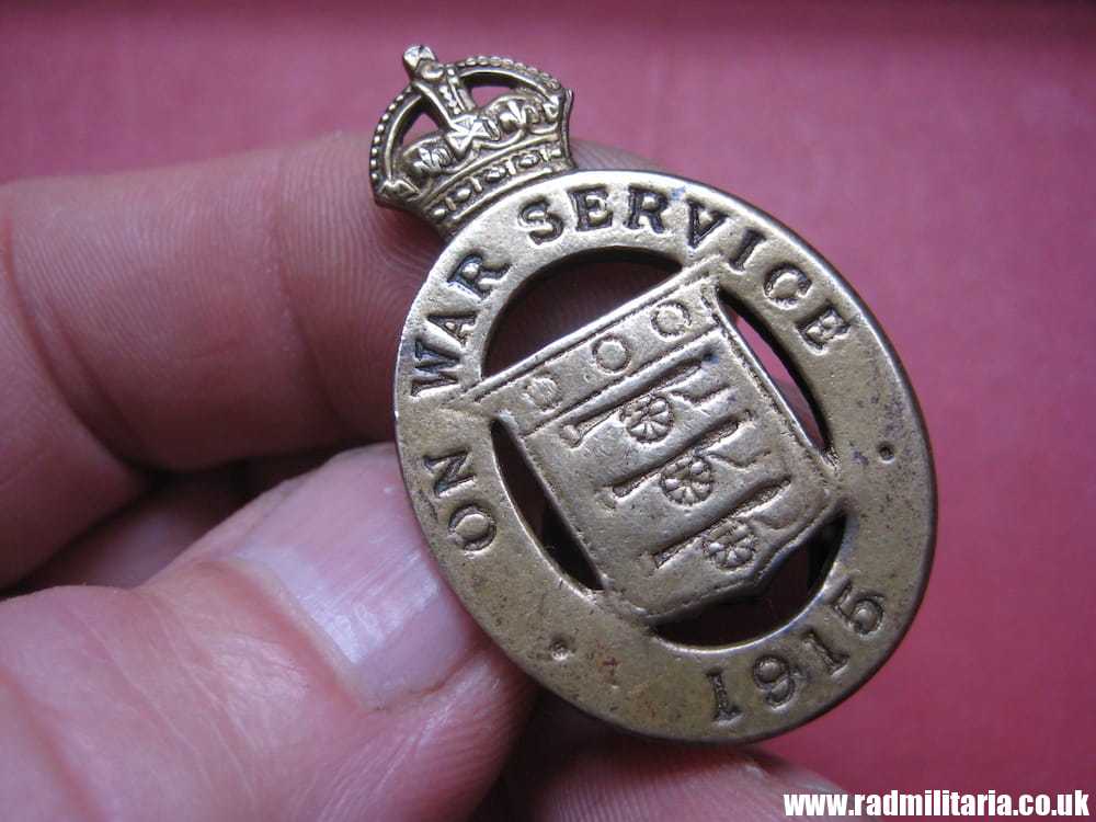 & WW1 original British metal BADGE 1915 - ON WAR SERVICE no. 57754, maker: J. A. Wylie & Co London Z.