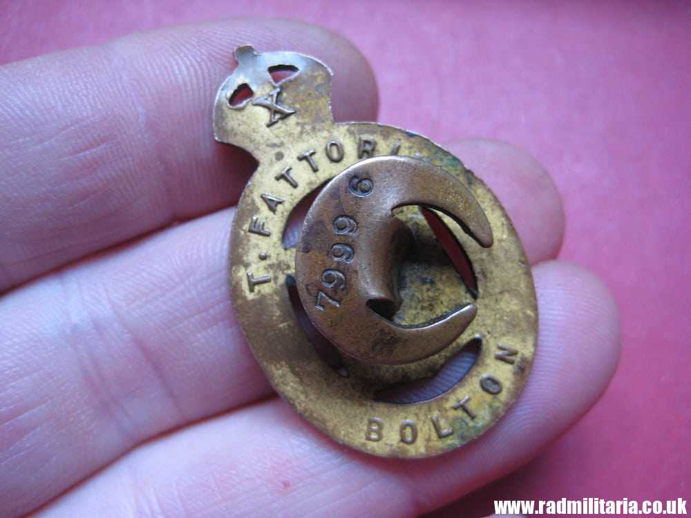 & WW1 original British metal BADGE: 1915 - ON WAR SERVICE no. 79996, maker: T. FATTORINI BOLTON. - Image 3
