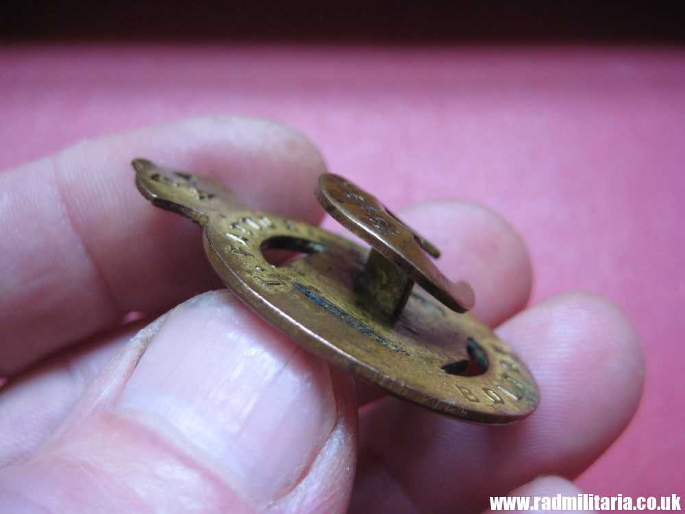 & WW1 original British metal BADGE: 1915 - ON WAR SERVICE no. 79996, maker: T. FATTORINI BOLTON. - Image 5