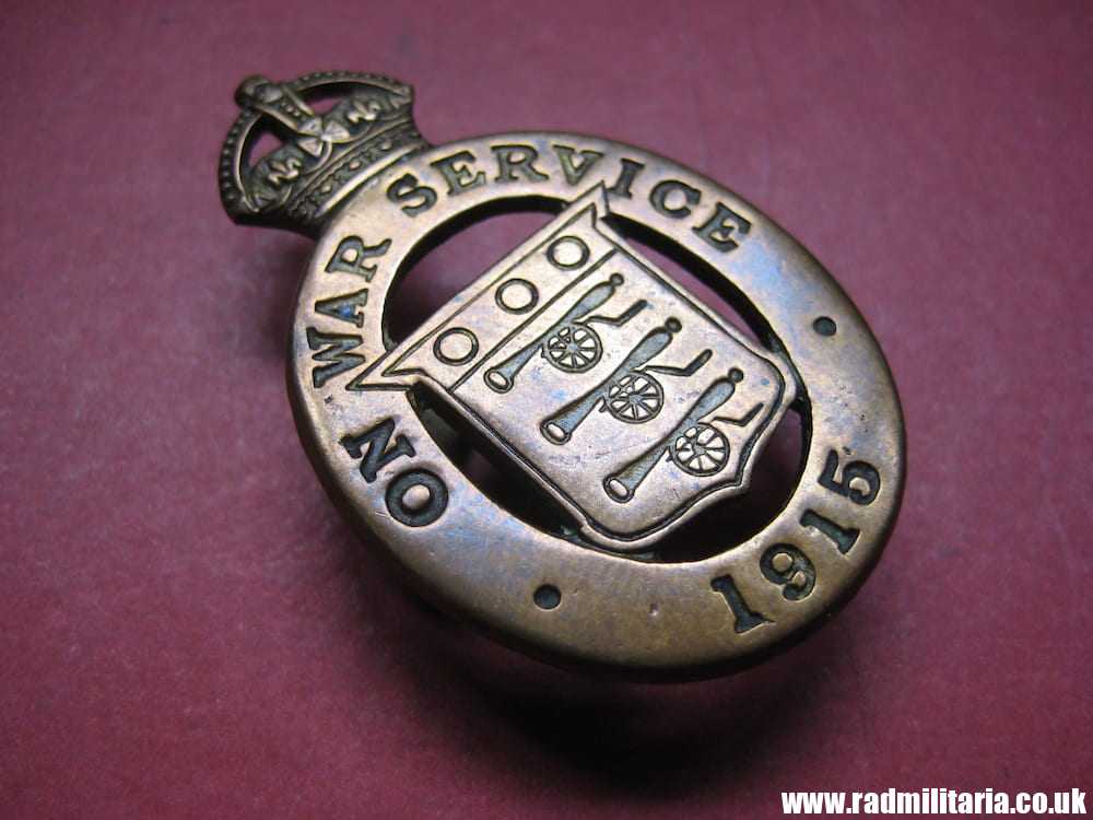 & WW1 original British metal BADGE: 1915 - ON WAR SERVICE no. 79996, maker: T. FATTORINI BOLTON.