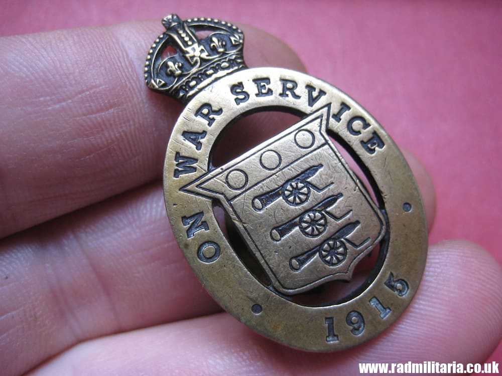 & WW1 original British metal BADGE: 1915 - ON WAR SERVICE no. 75, maker: Woolley & Co (Birm.) Ltd