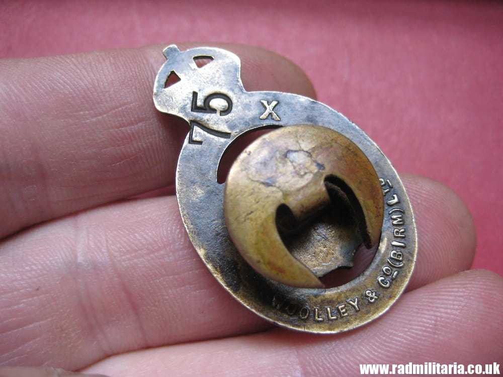 & WW1 original British metal BADGE: 1915 - ON WAR SERVICE no. 75, maker: Woolley & Co (Birm.) Ltd - Image 3
