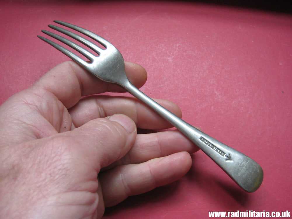 SOLD& WW2 British Army FORK with date 1939 Maker: BISBY NS /I\ - good condition...*.. - Image 2