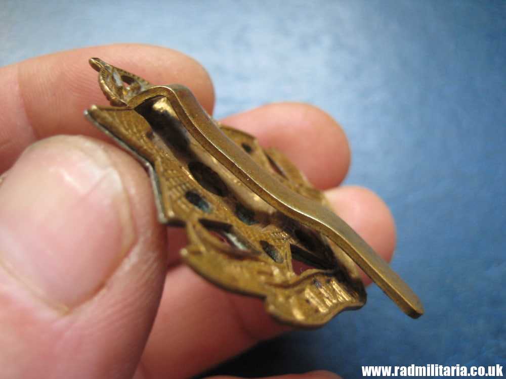 & WW1/WW2 British Regimental badge - CAP BADGE: East Surrey Regiment Badge - King's Crown. - Image 5