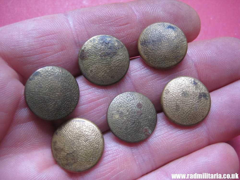 & SET of 6 WW2 German NSDAP small BUTTONS - identical marks: "A EXTRA FEIN" (Assmann) - genuine. - Image 2