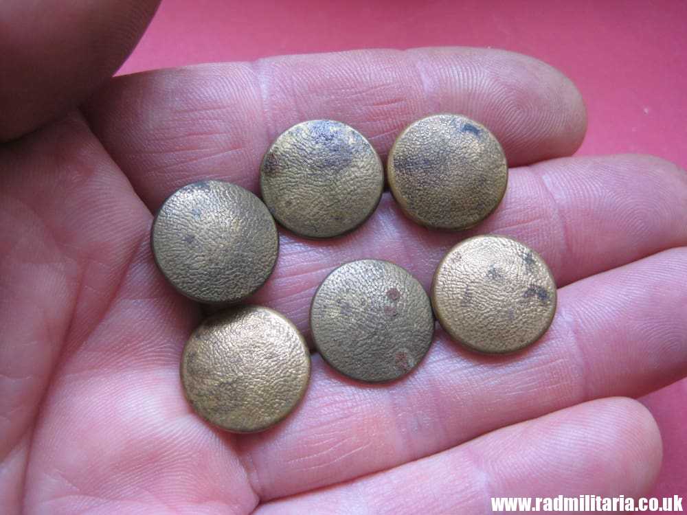 & SET of 6 WW2 German NSDAP small BUTTONS - identical marks: "A EXTRA FEIN" (Assmann) - genuine. - Image 4