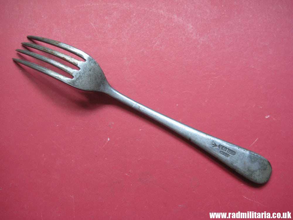 & WW2 British Army STEEL FORK with date 1943 maker: TG Ltd /I\ - good condition