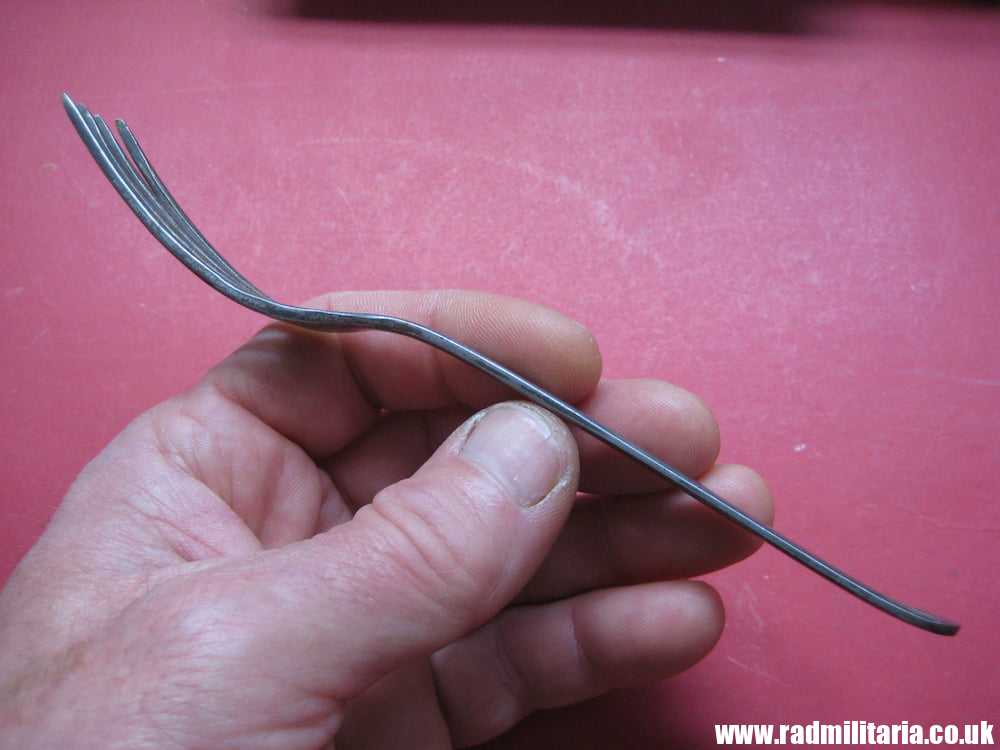 & WW2 British Army STEEL FORK with date 1943 maker: TG Ltd /I\ - good condition - Image 7