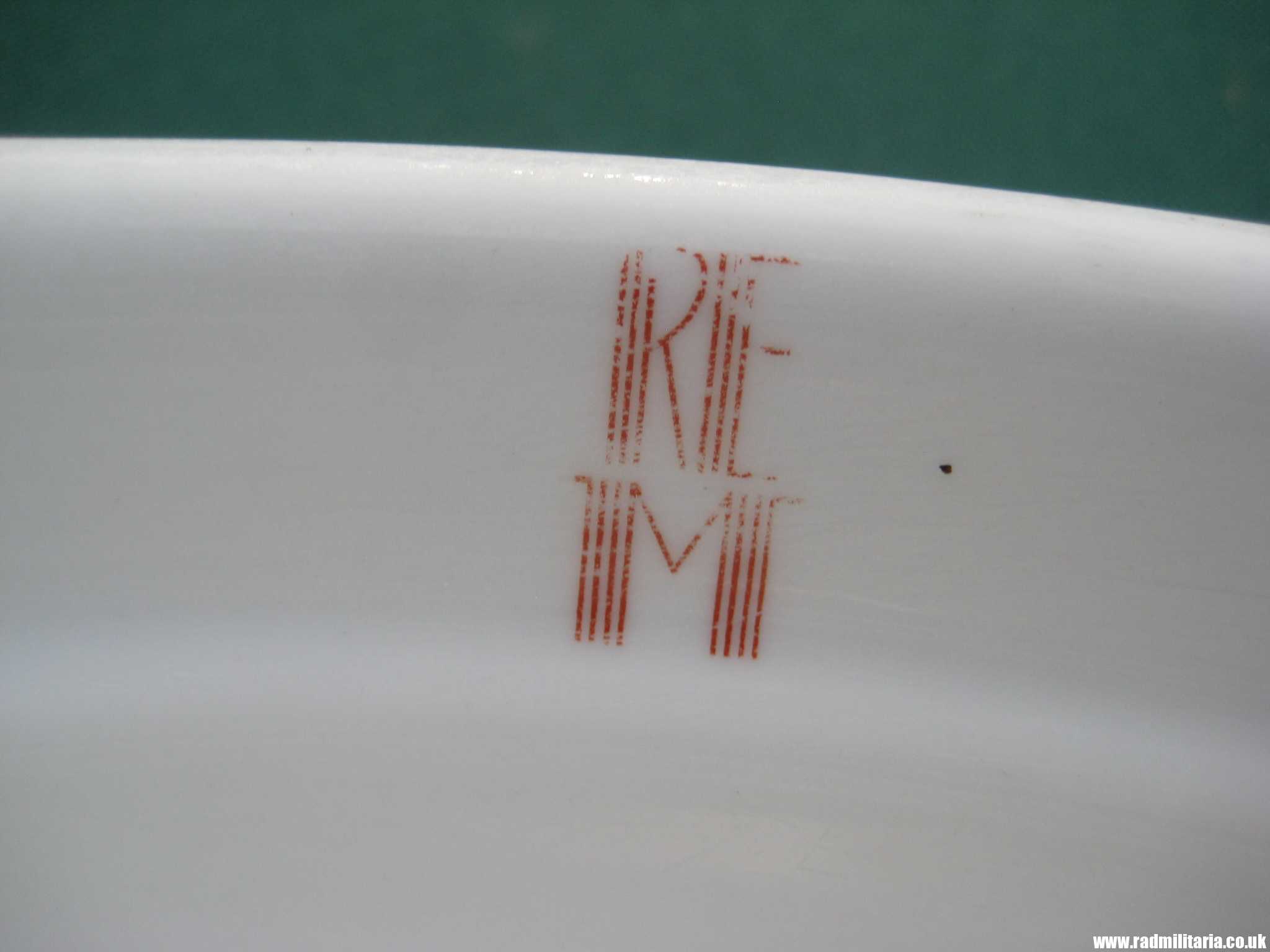 & WW2 genuine CERAMIC BOWL - RAD: Reichsarbeitdienst, maker: HUTSCHENREUTHER Selb with unknown initiats - "REM". - Image 4
