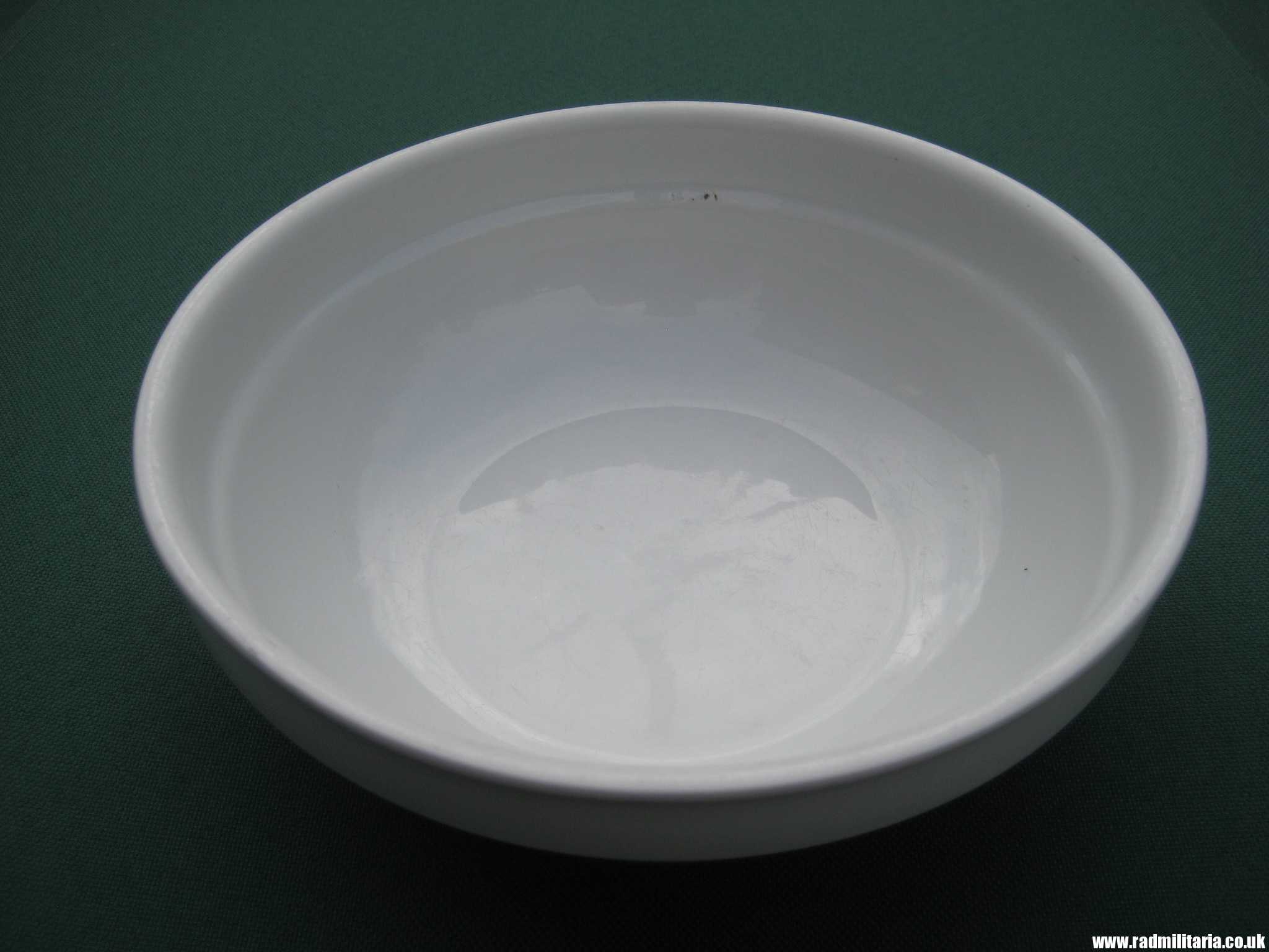 & WW2 genuine CERAMIC BOWL - RAD: Reichsarbeitdienst, maker: HUTSCHENREUTHER Selb with unknown initiats - "REM". - Image 5