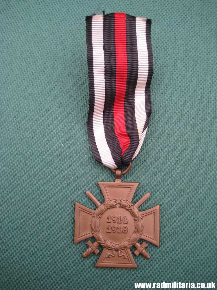 & original WW1 German HINDENBURG CROSS with swords & maker marks - genuine ! - Image 2