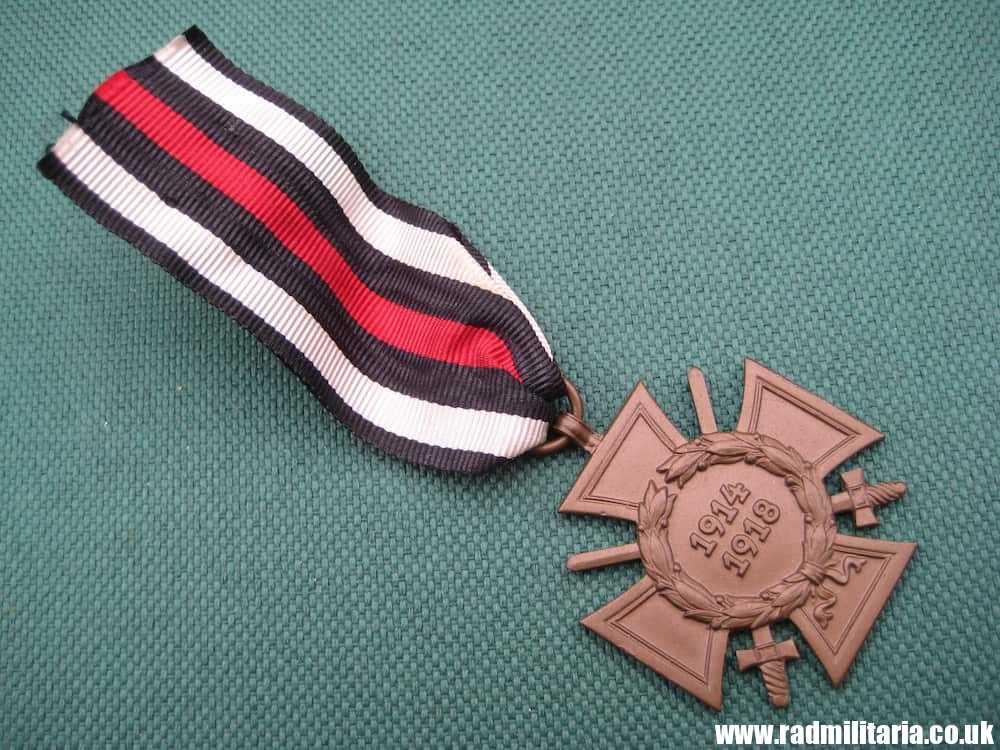 & original WW1 German HINDENBURG CROSS with swords & maker marks - genuine ! - Image 3