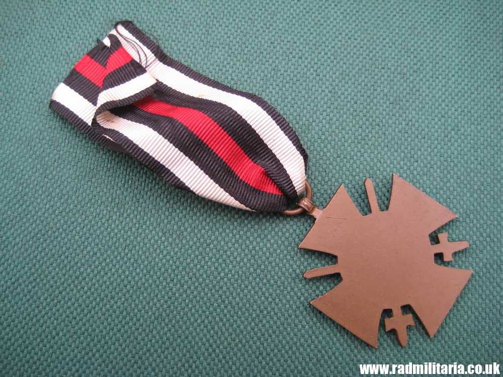 & original WW1 German HINDENBURG CROSS with swords & maker marks - genuine ! - Image 4