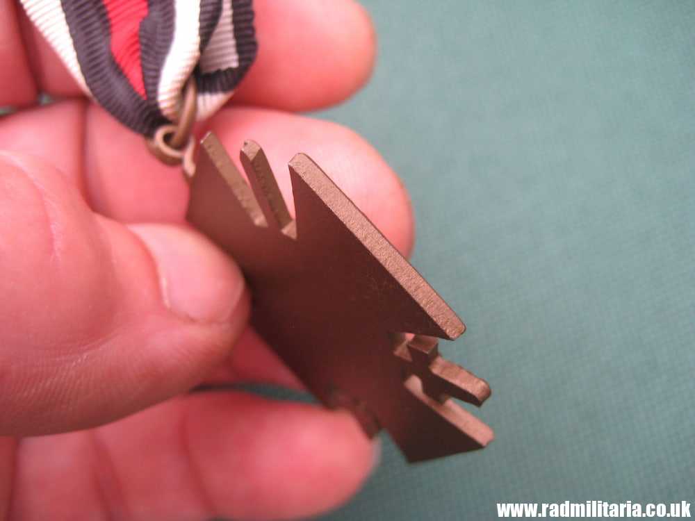 & original WW1 German HINDENBURG CROSS with swords & maker marks - genuine ! - Image 8