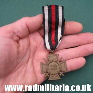 & original WW1 German HINDENBURG CROSS with swords & maker marks - genuine !