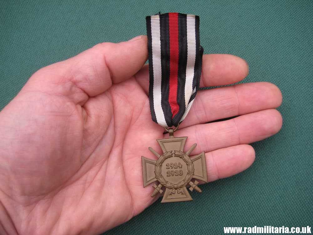 & original WW1 German HINDENBURG CROSS with swords & maker marks - genuine !